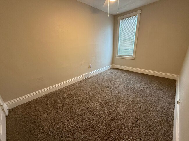 Building Photo - Cozy Home - Munhall