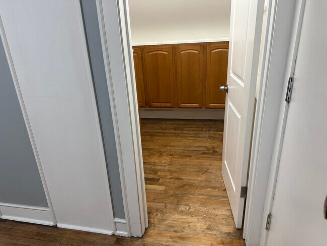 Building Photo - 12052 S La Salle St