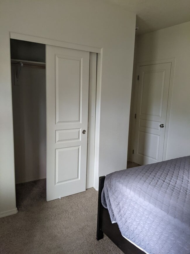 Building Photo - 3 Bed, 2 Bath Single Level Home in SE Bend...