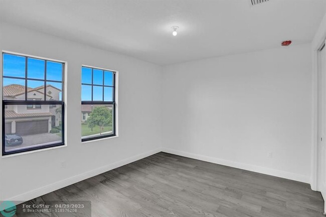 Building Photo - 11890 S Baypoint Cir