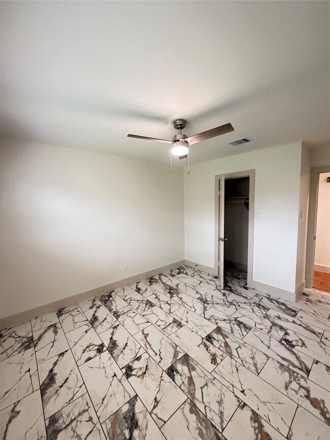 Building Photo - 7007 Pine Grove Dr
