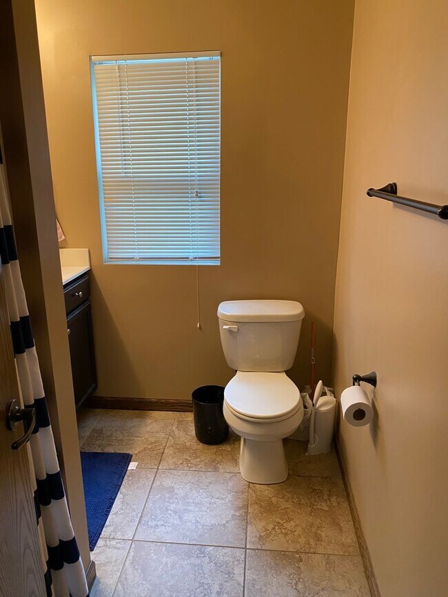 Building Photo - 818 Bluemont Ave