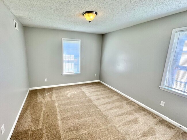 Building Photo - Lamesa7161