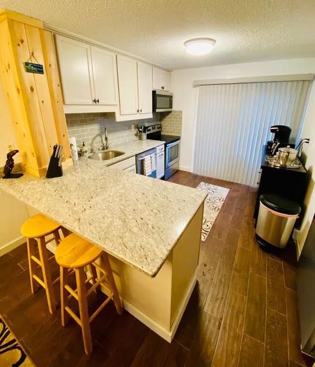 Building Photo - Charming 3BR Townhome in Hunter