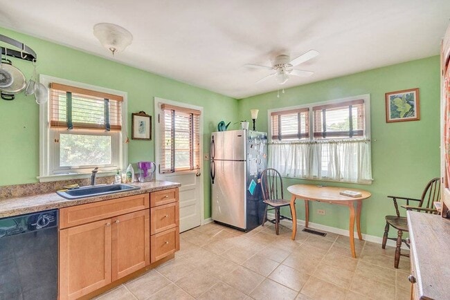 Building Photo - 1212 St George Ave