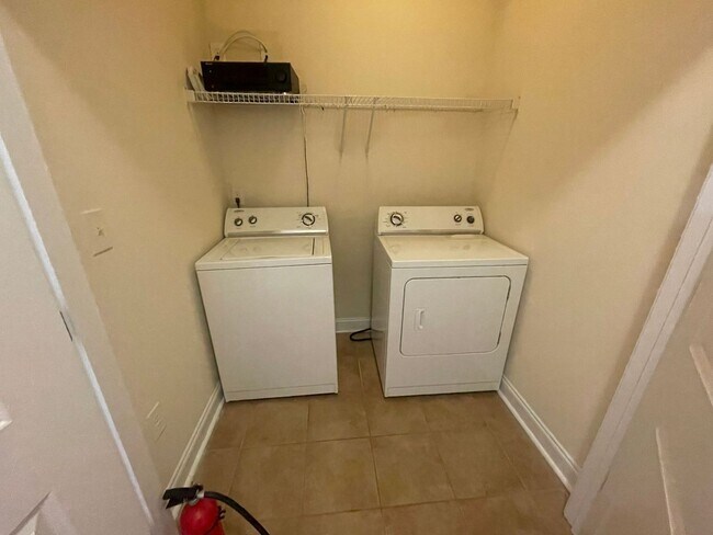 Building Photo - PRE-LEASING FOR AUGUST 2025!