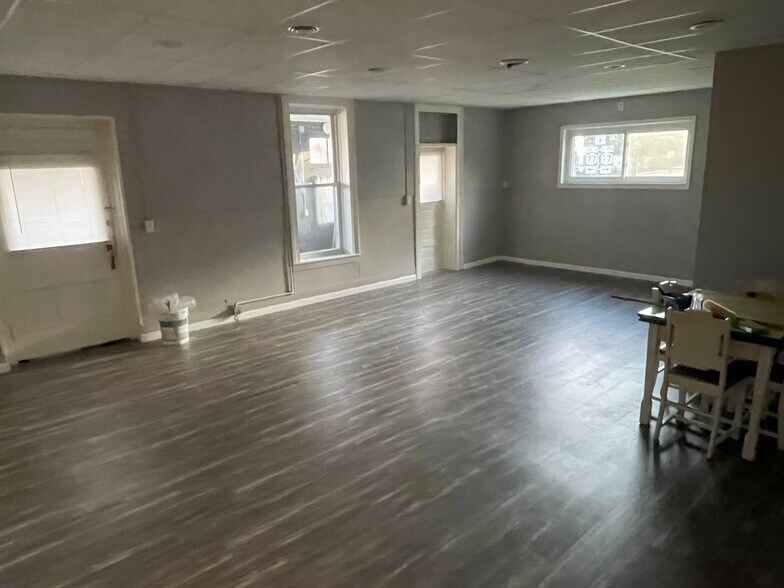 Building Photo - 1389 Broadway