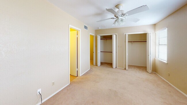 Building Photo - Casablanca Condo #124