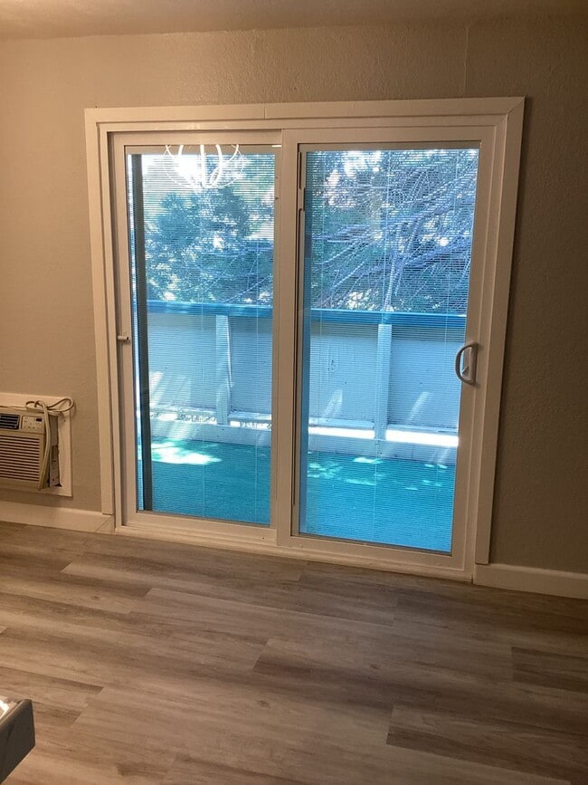 Building Photo - BEAUTIFUL - REMODELED 2 BEDROOM/1 BATH CON...