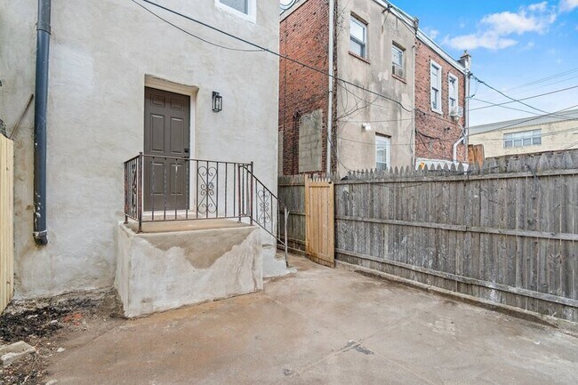 Building Photo - 6049 Elmwood Ave