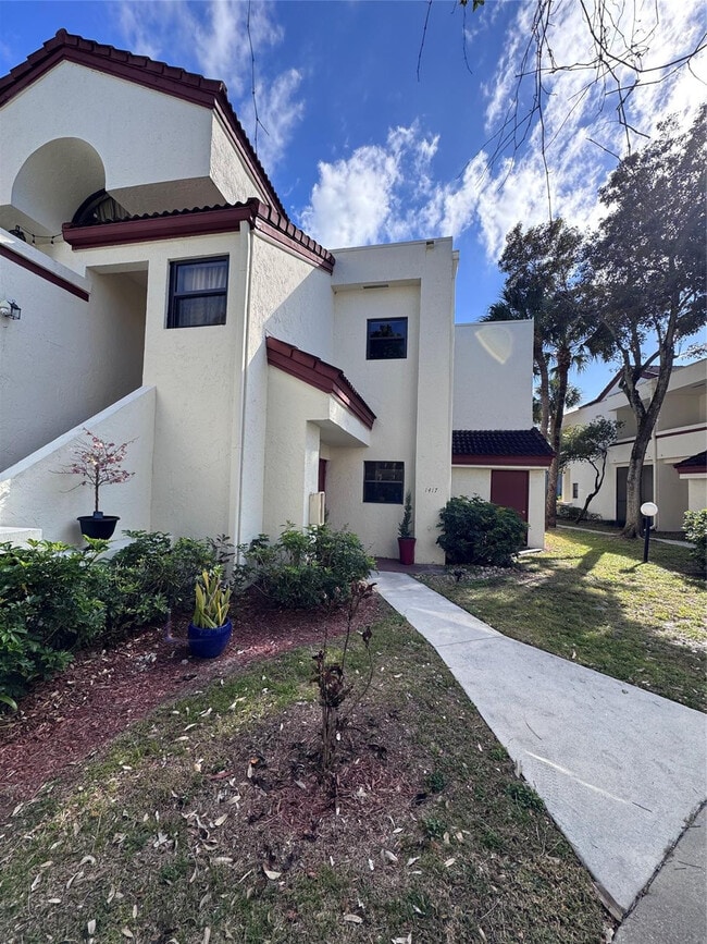 Building Photo - 1417 Avon Ln