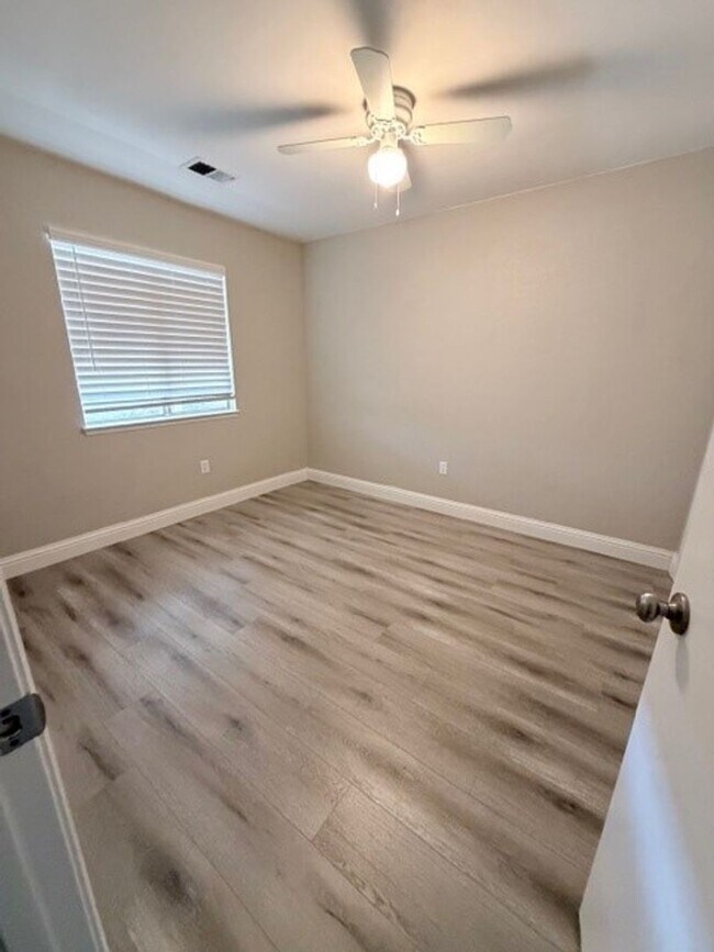 Building Photo - 7625 Canyon Clover Dr