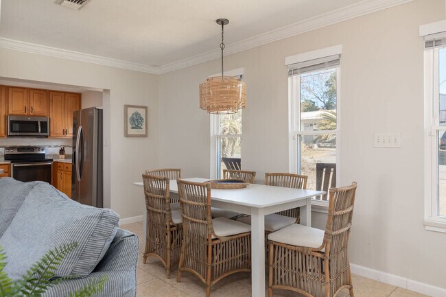 Building Photo - 217 Carol Pl