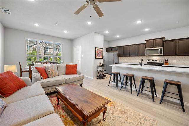 Building Photo - 3500 Brentwood Dr