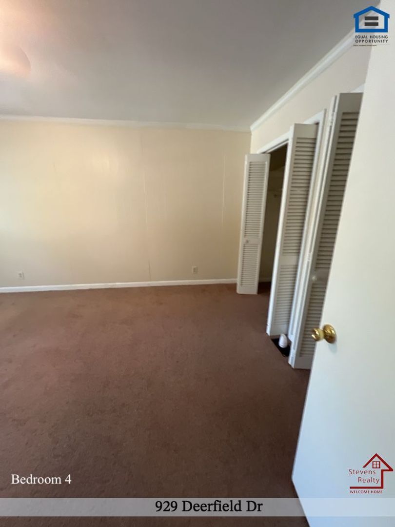 Building Photo - 929 Deerfield Dr