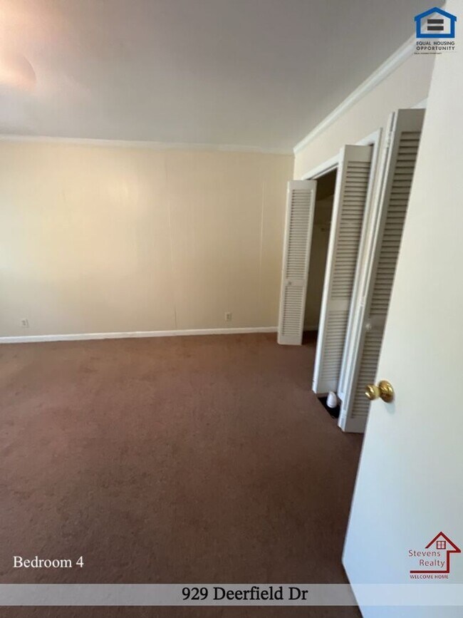 Building Photo - 929 Deerfield Dr