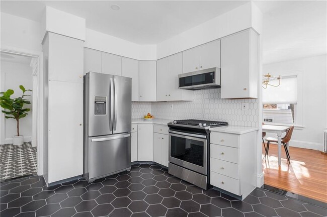 Building Photo - 420 Wayland Ave