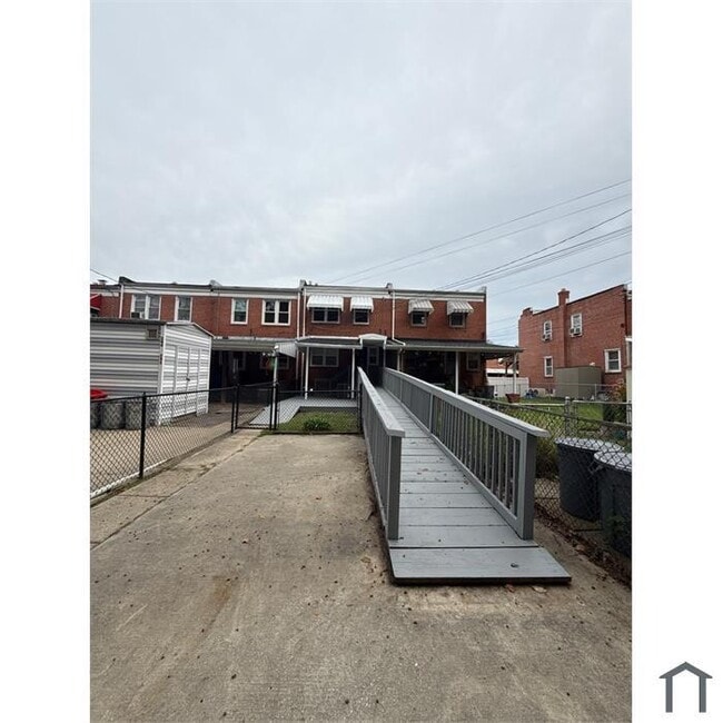 Building Photo - 3 Bedroom Housing Voucher Accepted