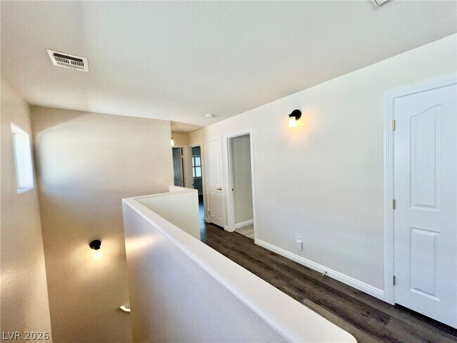 Building Photo - 5014 Tunnel Falls Dr