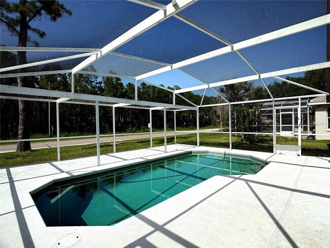 Building Photo - 526 Pine Cone Dr