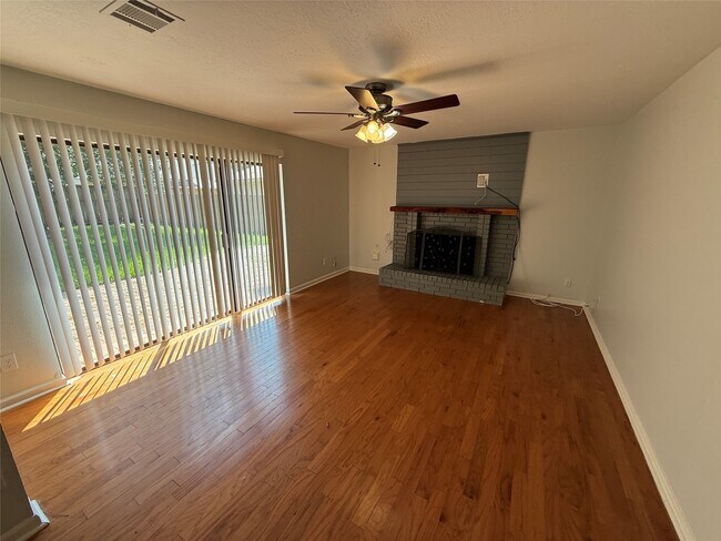 Building Photo - 4330 Meadow Springs Dr