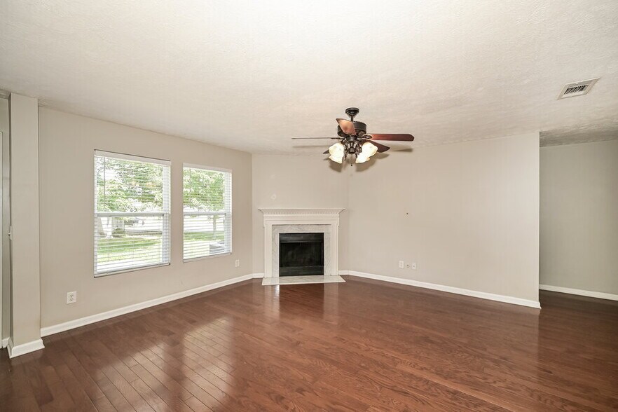 Building Photo - 227 Elderberry Way