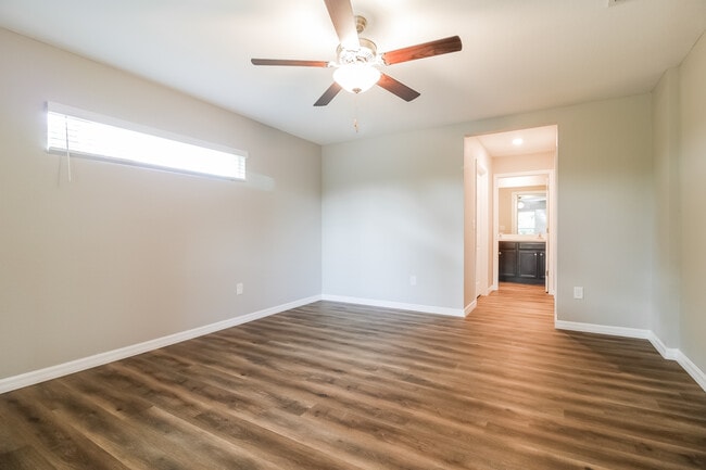 Building Photo - 3022 36th St SW