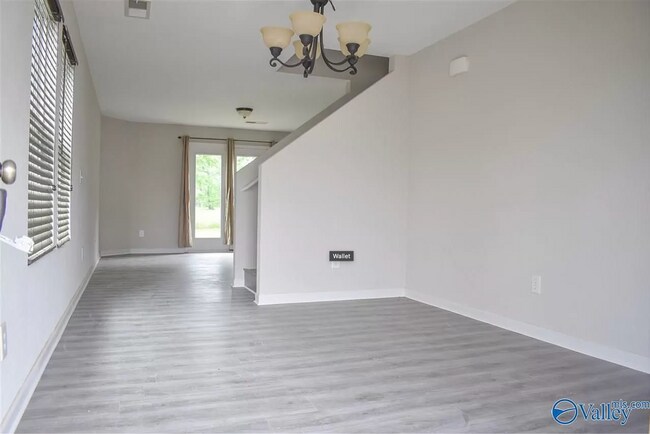 Building Photo - 208 Farmington Dr