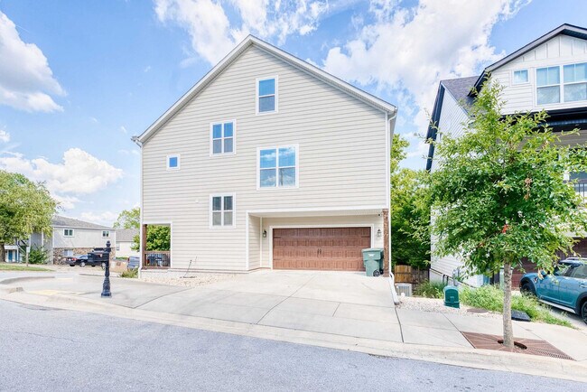 Building Photo - 909 W Eagle St