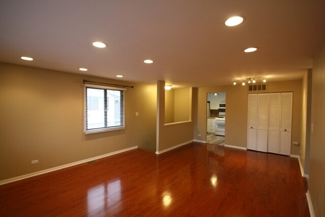 Building Photo - 1422 Tonset Ln