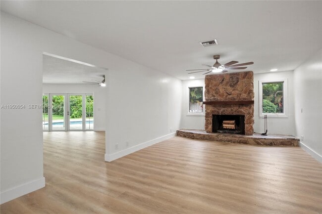 Building Photo - 12090 164th Ct N