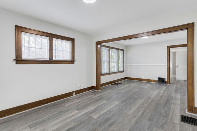 Building Photo - 737 S 30th St