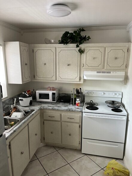 Building Photo - 7910 Taft St