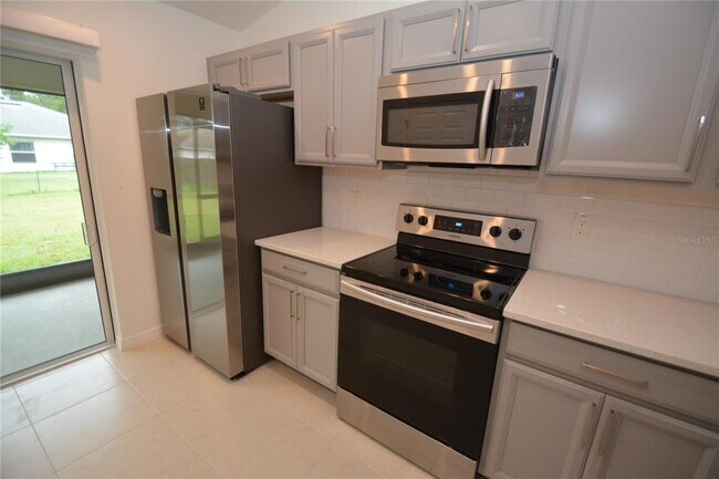 Building Photo - 14 Unimay Ct