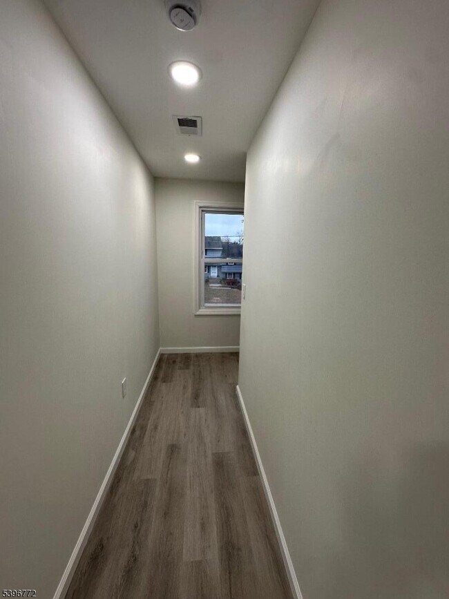 Building Photo - 112 Fairview Ave