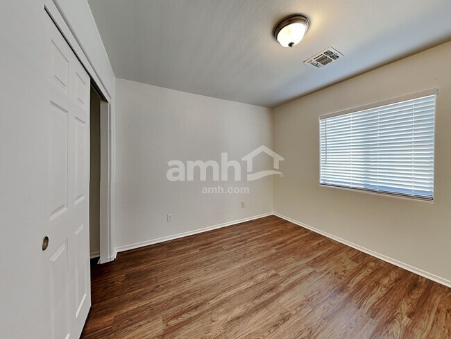 Building Photo - 7136 S 7th Ln