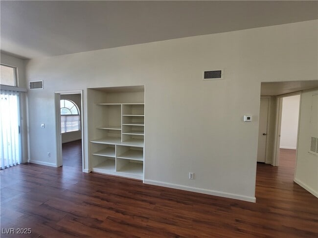 Building Photo - 3125 N Buffalo Dr