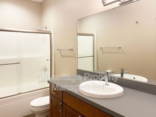 Building Photo - 122 S 21st St