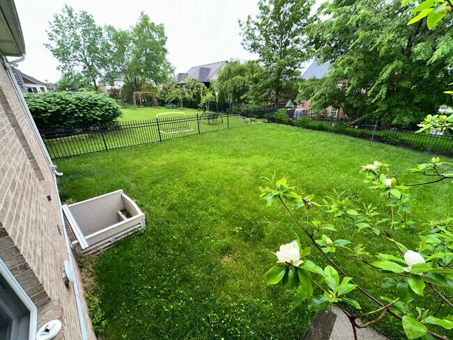 Building Photo - BEAUTIFUL, SPACIOUS 5 BR, 4.5 BATH HOME! G...