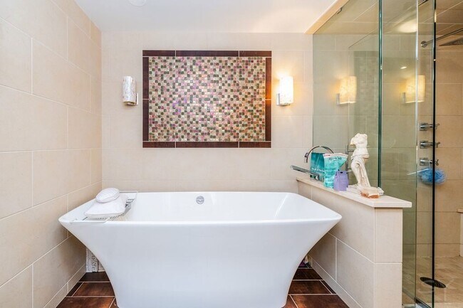 Building Photo - 2800 N Lake Shore Dr