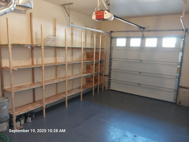 Building Photo - 2050 NW Yohn Ranch Dr