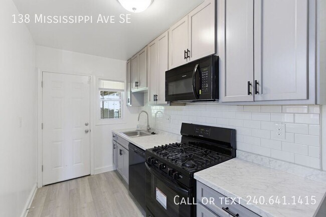 Building Photo - 138 Mississippi Ave SE