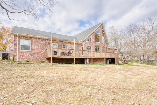 Building Photo - 13810 AR-16 Scenic