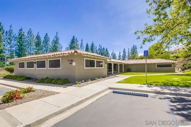 Building Photo - 2703 Lobelia Rd