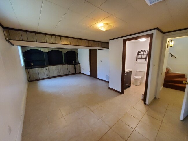 Building Photo - 406 Missimer Ln