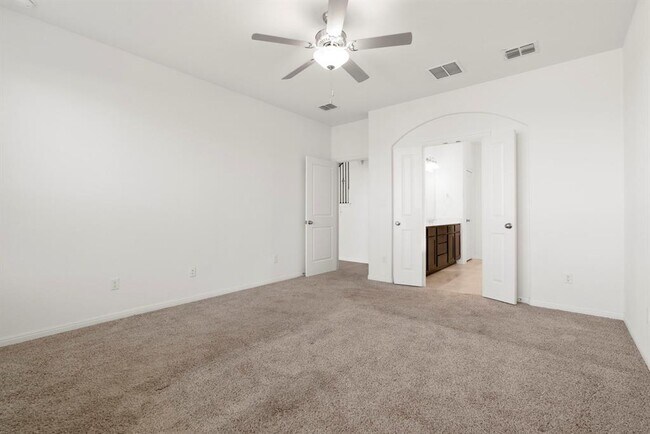 Building Photo - 400 Mante Ct