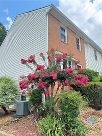 Building Photo - 153 Holcomb Ferry Rd