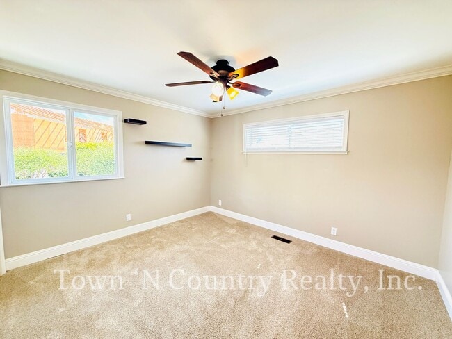 Building Photo - 22369 Ferdinand Ct