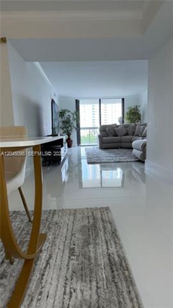 Building Photo - 2333 Brickell Ave