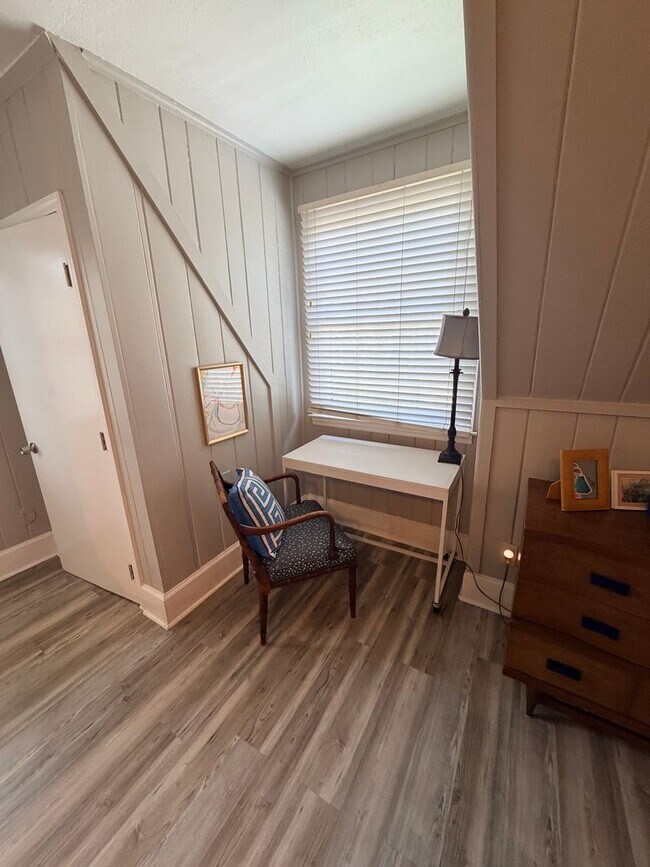 Building Photo - Midtown Bungalow